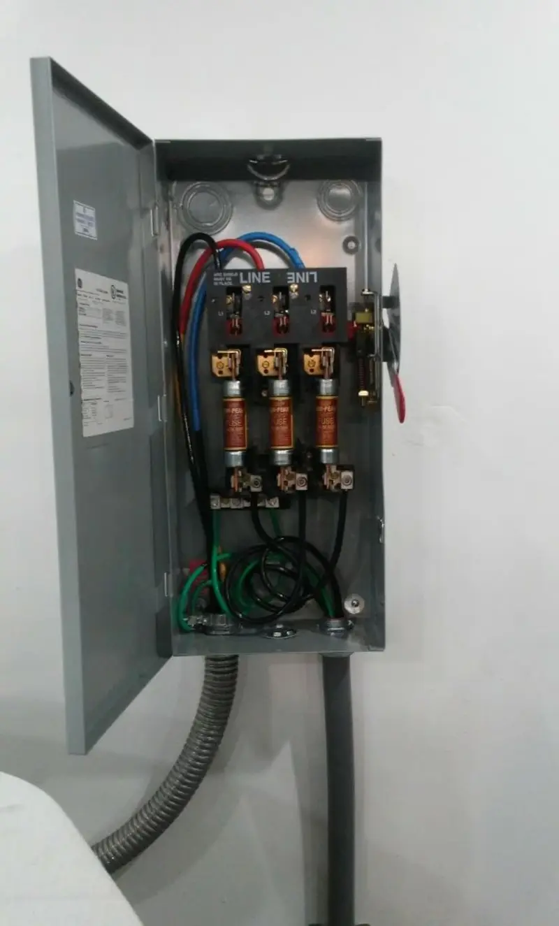 Three-phase disconnect switch installed for Smoke Detector Installation in Niles